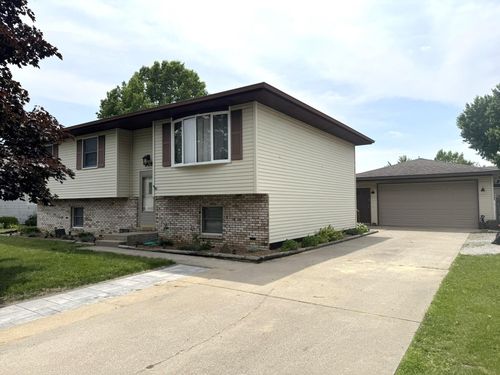 208 Locust Ave S, Hebron, IN, 46341-9199 | Card Image
