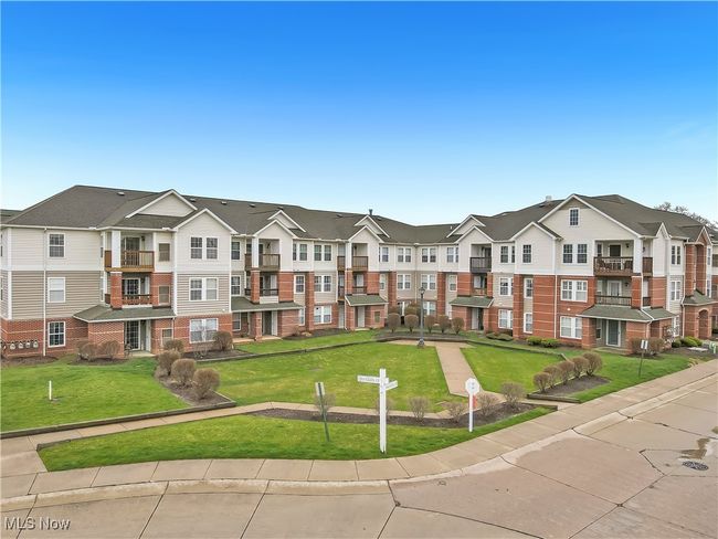 APT-339 - 23003 Chandlers Ln, Condo with 3 bedrooms, 2 bathrooms and null parking in Olmsted Falls OH | Image 5