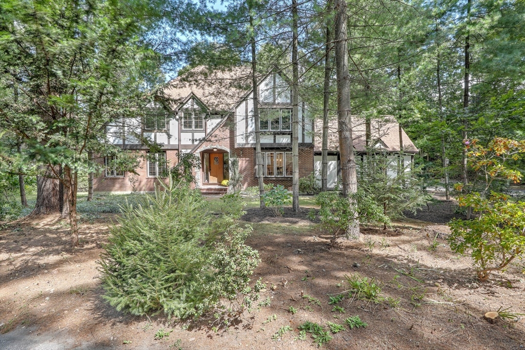 Georgiana Dr, Cumberland, RI 02864
