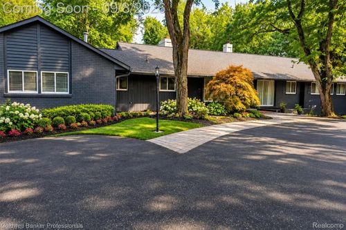 4121 Echo Rd, Bloomfield Hills, MI, 48302-1942 | Card Image