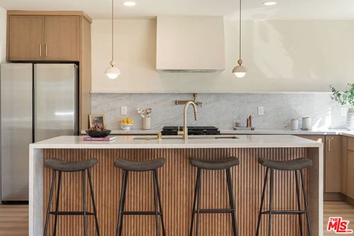 17643 Haynes St, Van Nuys, CA, 91406 | Card Image