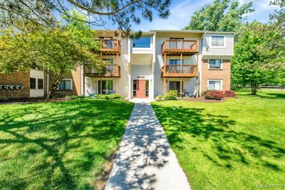 27 - 30028 W 12 Mile Road, Condo with 1 bedrooms, 1 bathrooms and null parking in Farmington Hills MI | Image 1