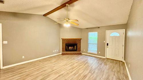 930 Southeast Cir, Hattiesburg, MS, 39402-2100 | Card Image