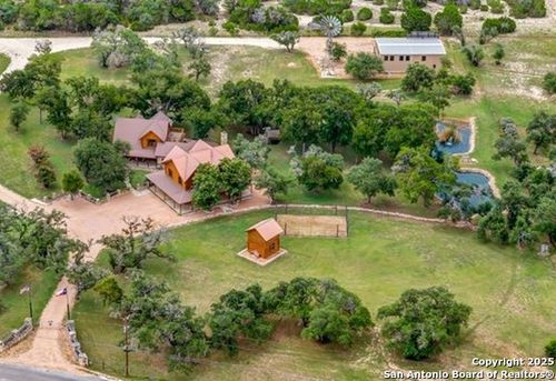 700 Ledgerock Rd, Wimberley, TX, 78676-4347 | Card Image