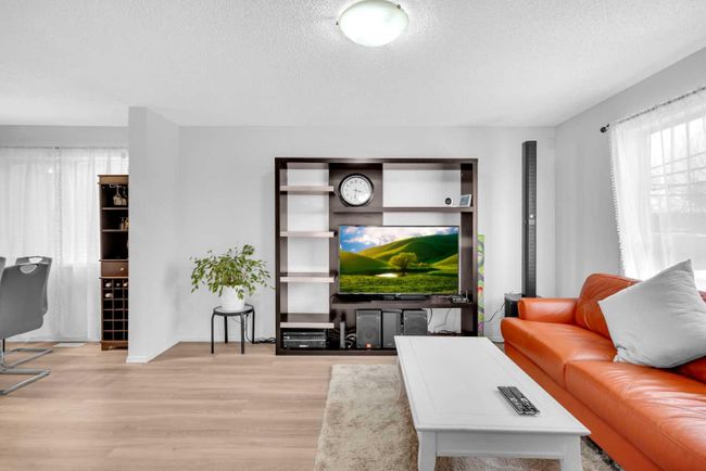 2082 Bridlemeadows Manor Sw, Home with 4 bedrooms, 3 bathrooms and 2 parking in Calgary AB | Image 20