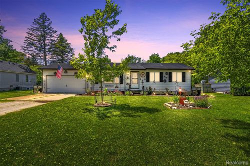 1378 Roat Ct, Burton, MI, 48509-2028 | Card Image