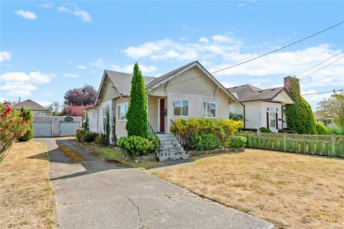 481 Swinford St, Esquimalt, BC, V9A6G2 | Card Image