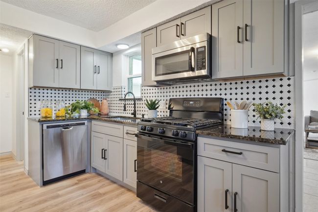 636 W Cedar St, House other with 5 bedrooms, 2 bathrooms and null parking in Hurst TX | Image 10