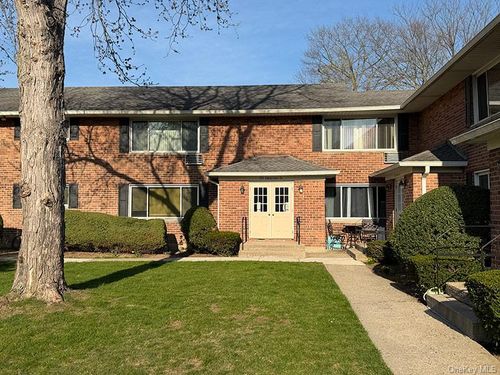 i-8-275 Edmunton Dr, Babylon, NY, 11703-5221 | Card Image