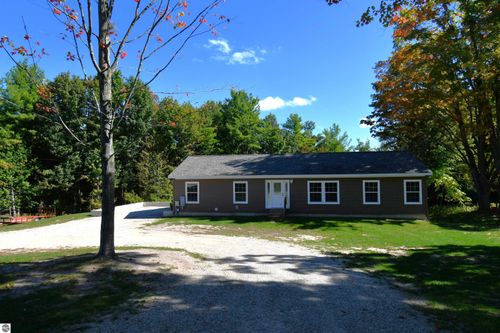4012 Loeb Rd, Charlevoix, MI, 49720-9558 | Card Image