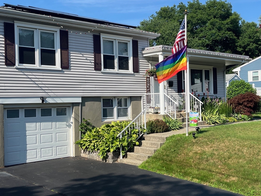 Lepes Rd, Somerset, MA 02726