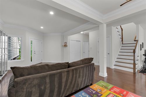 20 Dennis Ln, Pleasantville, NY, 10570-1029 | Card Image