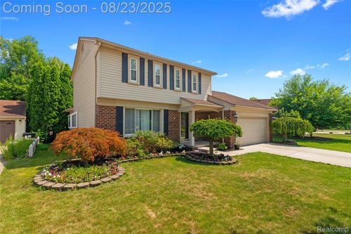 19104 Arlington Dr, Woodhaven, MI, 48183-4308 | Card Image