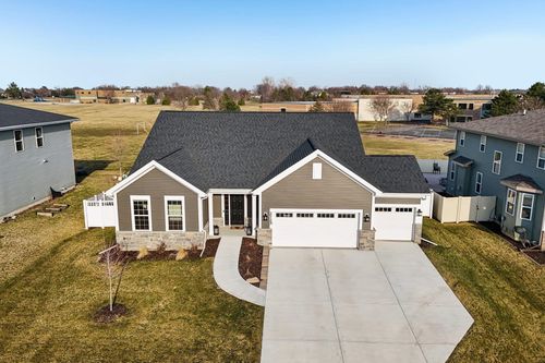 2725 Wayfair St, Fitchburg, WI, 53711-9600 | Card Image