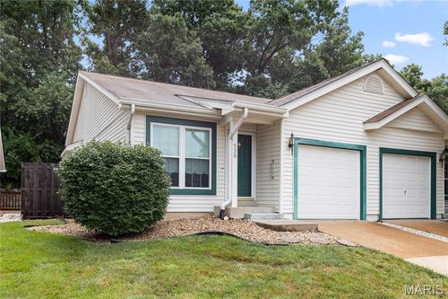 530 Spring Glen Dr, Ballwin, MO, 63021-7457 | Card Image