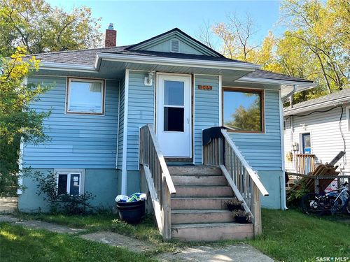 345 19th St E, Prince Albert, SK, S6V1J8 | Card Image