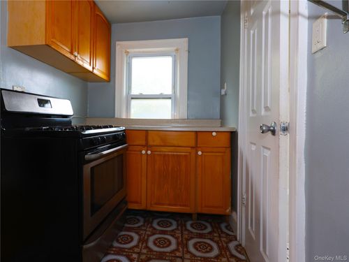 92 Solomon Ave, Inwood, NY, 11096-1819 | Card Image