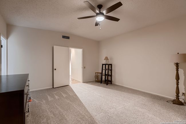 201 Sheffield, House other with 5 bedrooms, 5 bathrooms and null parking in Castle Hills TX | Image 42