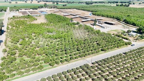 21600 Cedar Ave, Laton, CA, 93242-9719 | Card Image