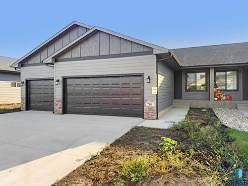 704 N Independent St Street, Lennox, SD, 57039 | Card Image
