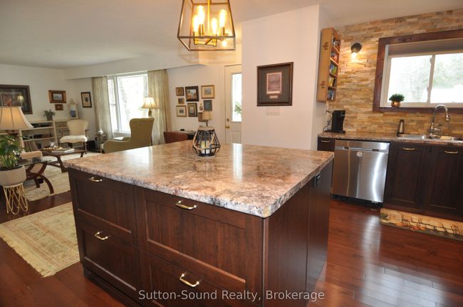 2133 6th Ave W, House other with 2 bedrooms, 2 bathrooms and 3 parking in Owen Sound ON | Image 6