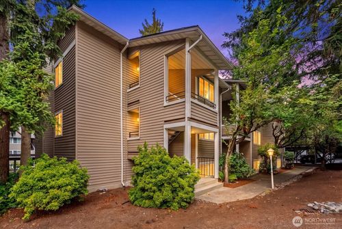 b301-10009 Ne 120th Ln, Kirkland, WA, 98034-6627 | Card Image
