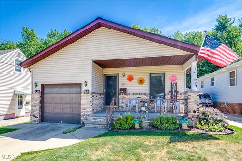 10101 Manoa Ave, Brooklyn, OH, 44144-2311 | Card Image
