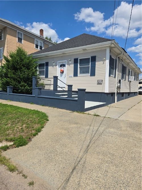 27 Stedman Ave, Pawtucket, RI, 02860-3335 | Card Image