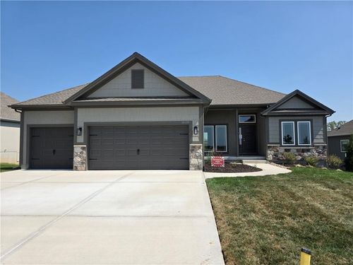 10139 N Winchester Ave, Kansas City, MO, 64156-7935 | Card Image