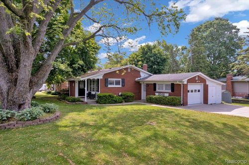 12016 Barbara Ann Dr, Washington Twp, MI, 48095-1427 | Card Image