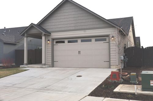 2474 Nw Kingwood Ave, Redmond, OR, 97756-6101 | Card Image