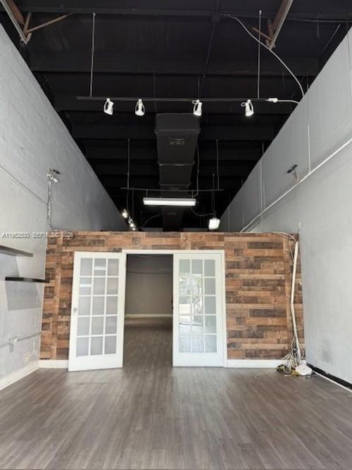 527 Sw 12th Ave, Miami, FL, 33130-2413 | Card Image