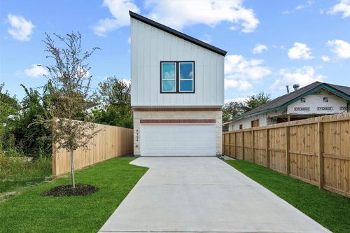 7704 Sealey St, Houston, TX, 77088-7152 | Card Image