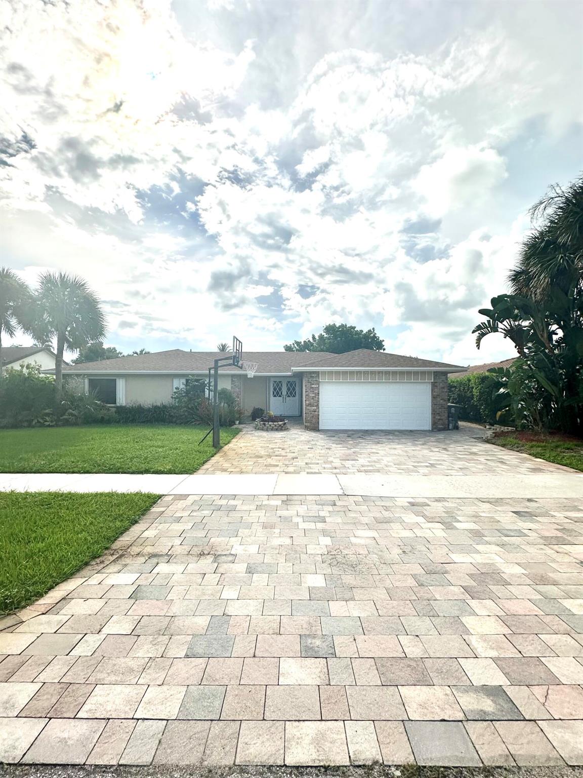 Foxglove Ln, Boca Raton, FL 33487