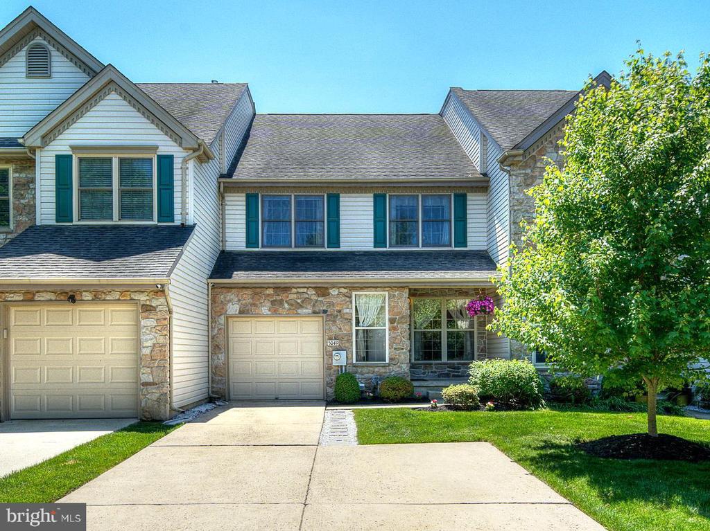 Rosewood Dr, Doylestown, PA 18902
