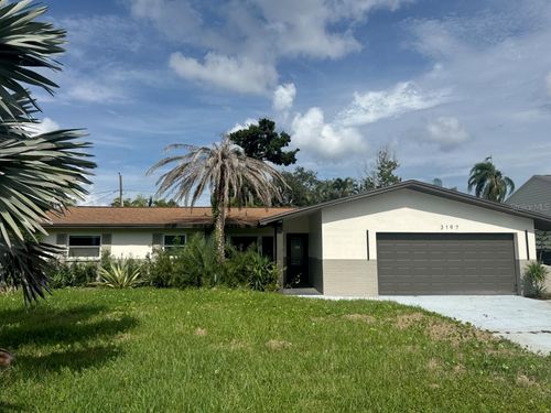 3197 Walnut St Ne, ST PETERSBURG, FL, 33704-2348 | Card Image