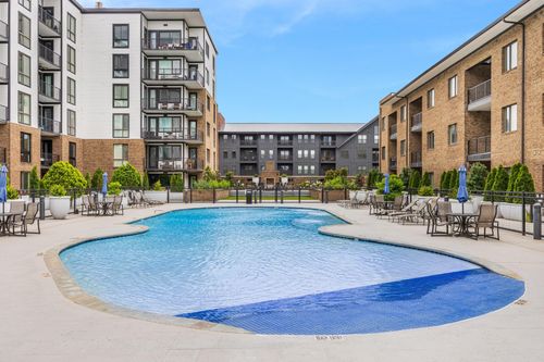 apt-241-200 Manufacturers Rd, Chattanooga, TN, 37405-5000 | Card Image