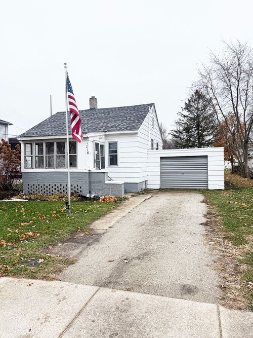 216 3rd St, Aroma Park, IL, 60910-1012 | Card Image