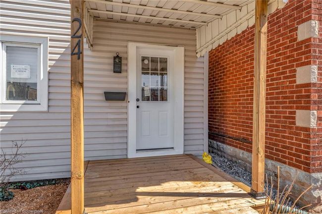 24 Carlisle St, House other with 3 bedrooms, 2 bathrooms and 1 parking in Hamilton ON | Image 4