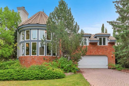 656 Coach Grove Rd Sw, Calgary, AB, T3H1C6 | Card Image