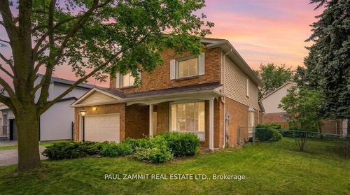 153 Willowbrook Rd, Thornhill, ON, L3T5P4 | Card Image