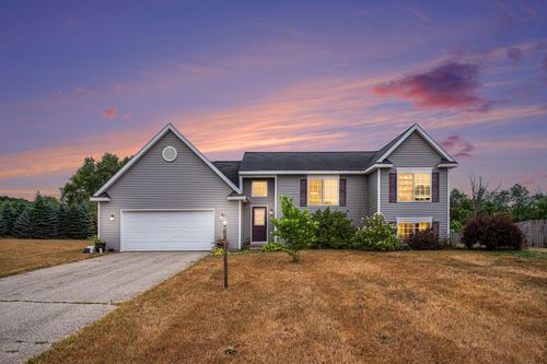 14609 Ivorystone Dr, Cedar Springs, MI, 49319-7803 | Card Image