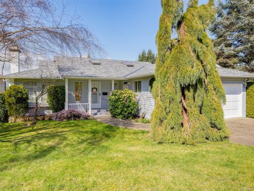 3250 Sedgwick Dr, Victoria, BC, V9C3K2 | Card Image