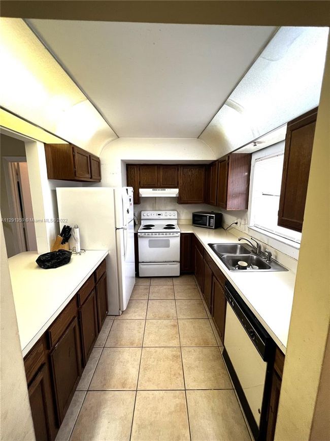 B4 - 2291 Linton Ridge Cir, Condo with 2 bedrooms, 2 bathrooms and null parking in Delray Beach FL | Image 8