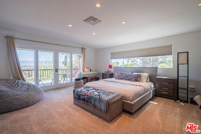 14563 Round Valley Dr, House other with 4 bedrooms, 2 bathrooms and 2 parking in Sherman Oaks CA | Image 21