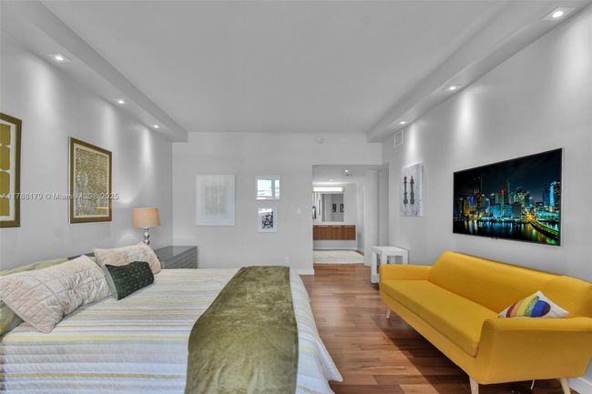 PHH - 9225 Collins Ave, Condo with 3 bedrooms, 3 bathrooms and null parking in Surfside FL | Image 24