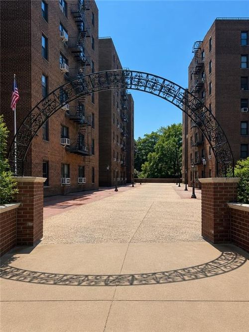 2h-83-75 Woodhaven Blvd, Woodhaven, NY, 11421-1516 | Card Image