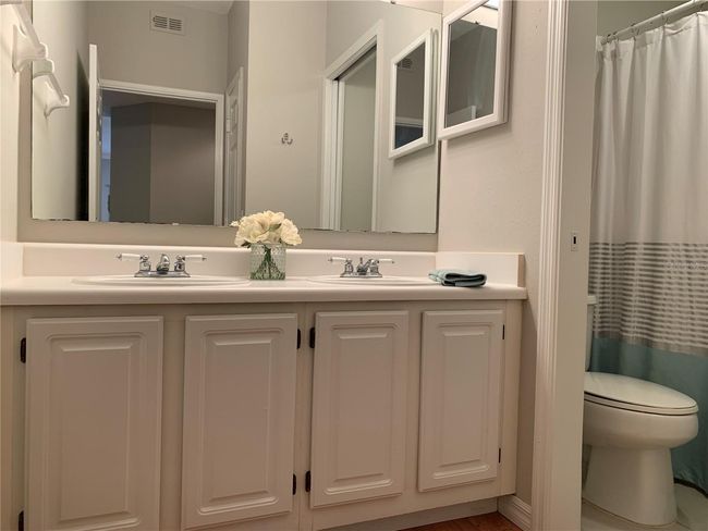 Guest bath with dual sinks | Image 21