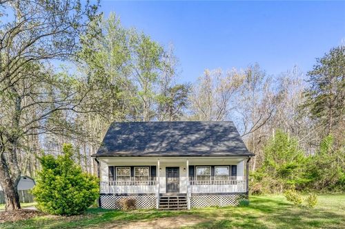 3808 Spring Branch Dr, Winston Salem, NC, 27107-6247 | Card Image