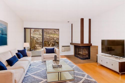 52 Round Hill Rd, Dobbs Ferry, NY, 10522-3305 | Card Image